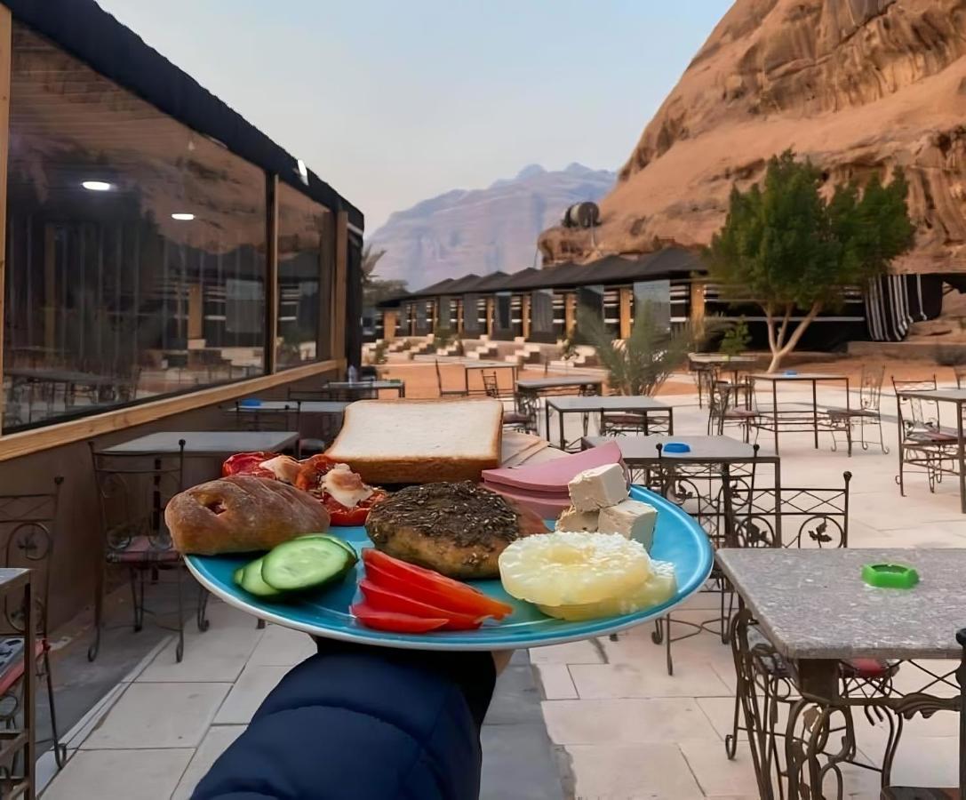 Hotel مخيم جبل بردى Jabal Burdah Camp Wadi Rum Zewnętrze zdjęcie